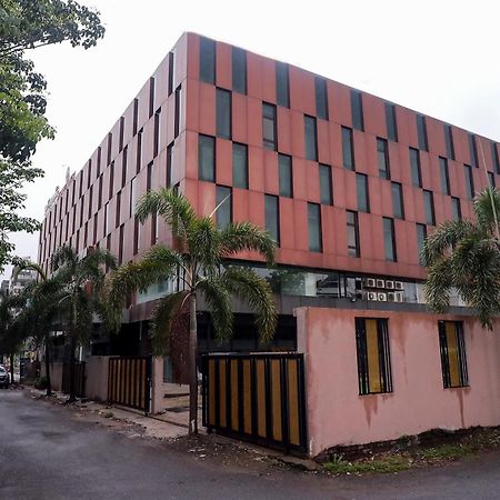 Zip By Spree Hotels Surat Dış mekan fotoğraf