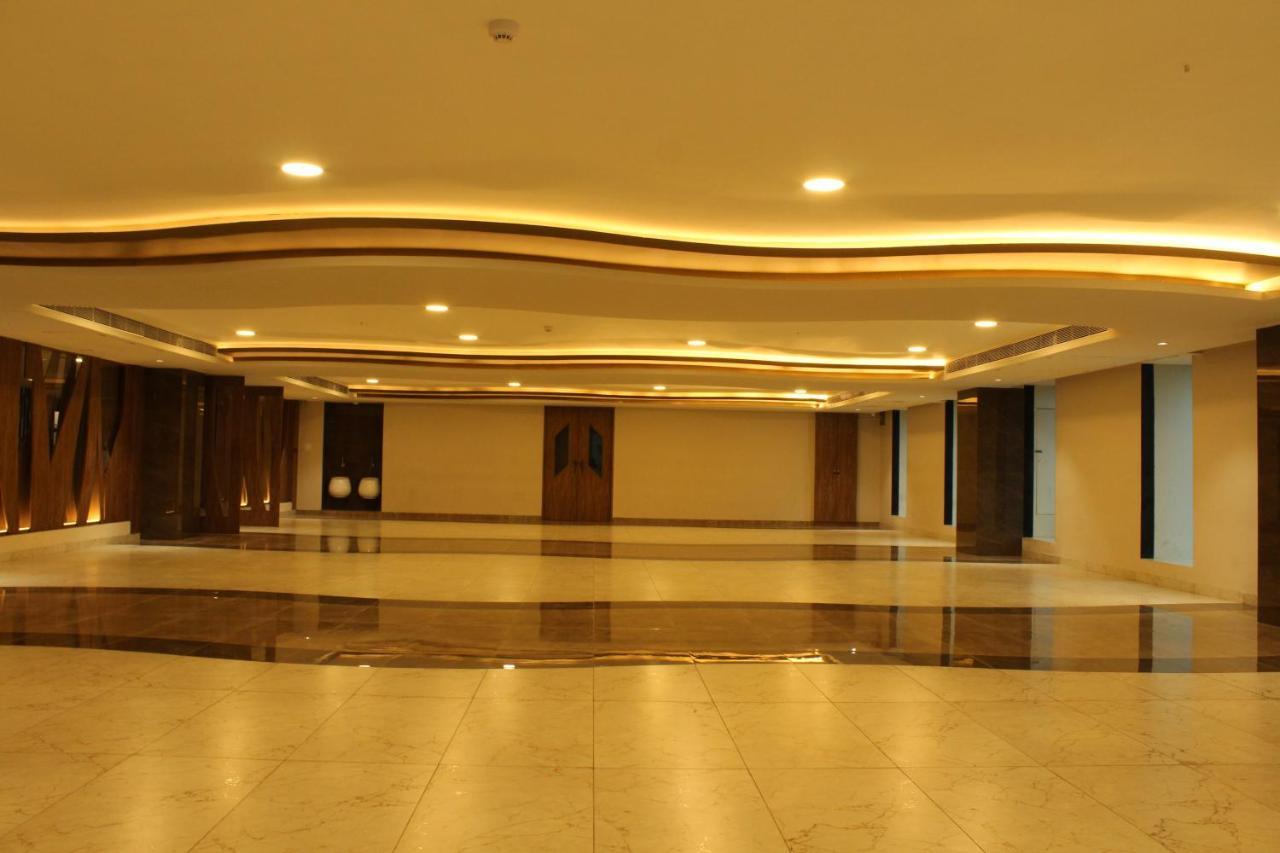 Zip By Spree Hotels Surat Dış mekan fotoğraf