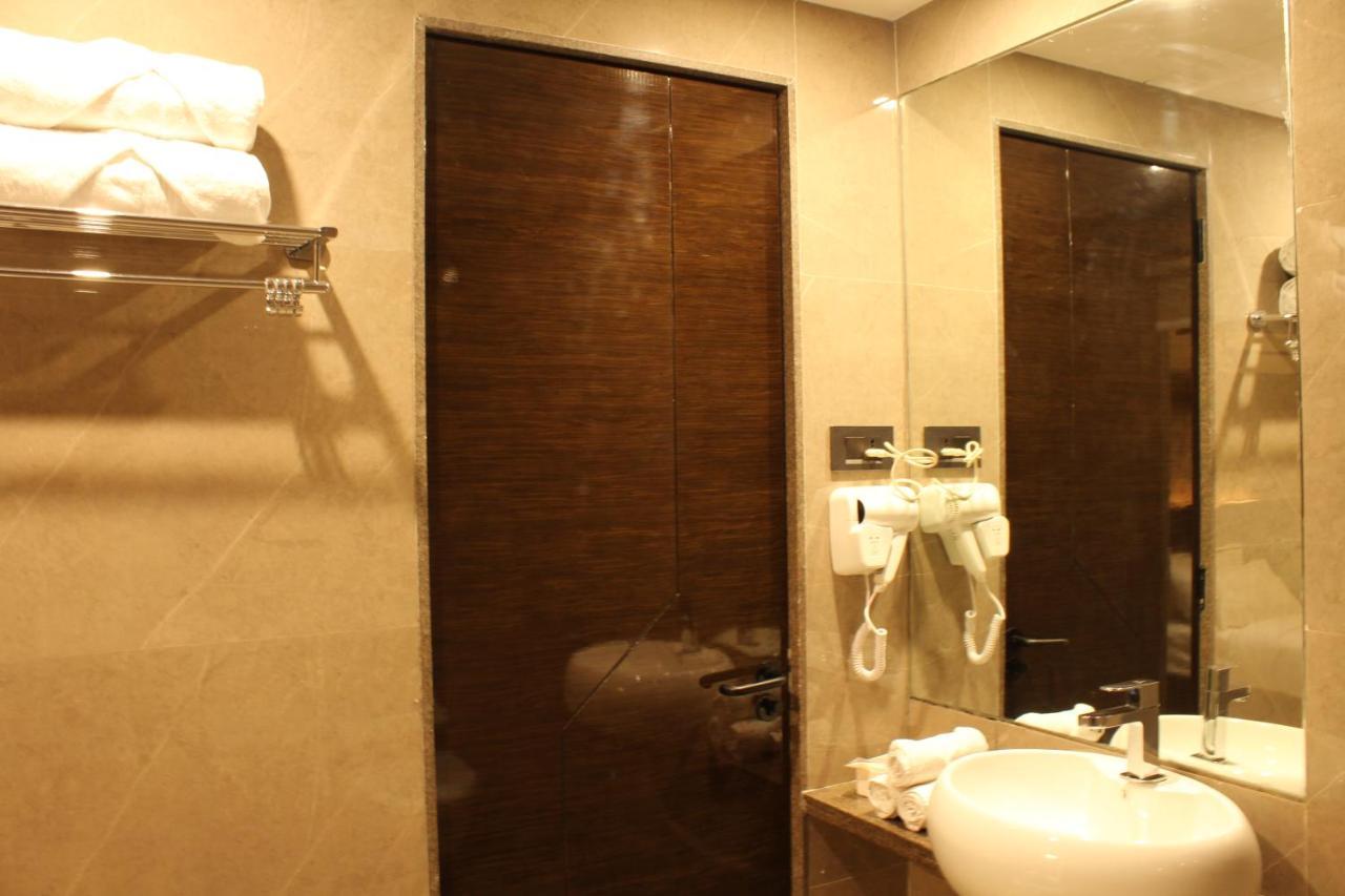 Zip By Spree Hotels Surat Dış mekan fotoğraf