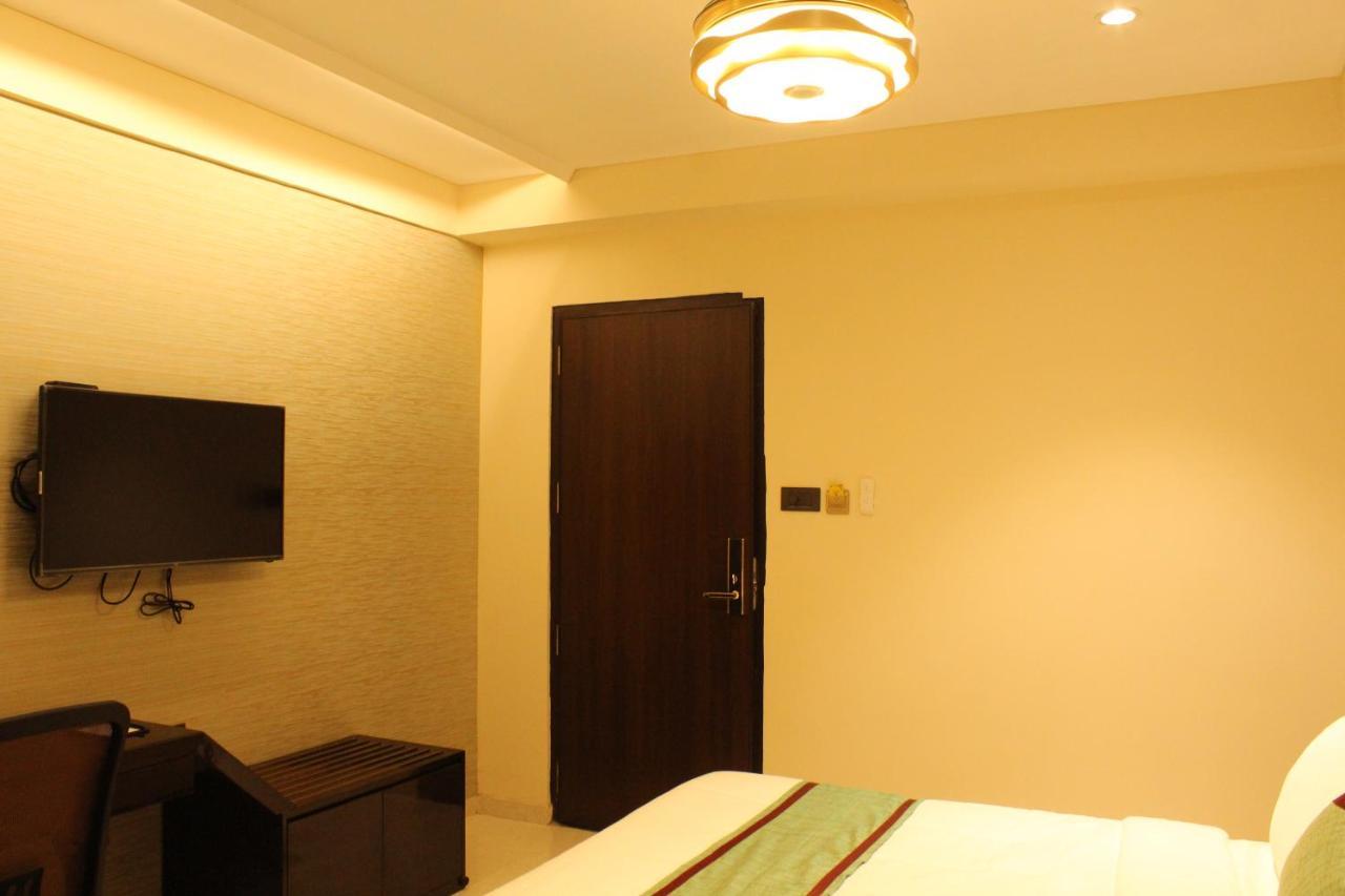 Zip By Spree Hotels Surat Dış mekan fotoğraf