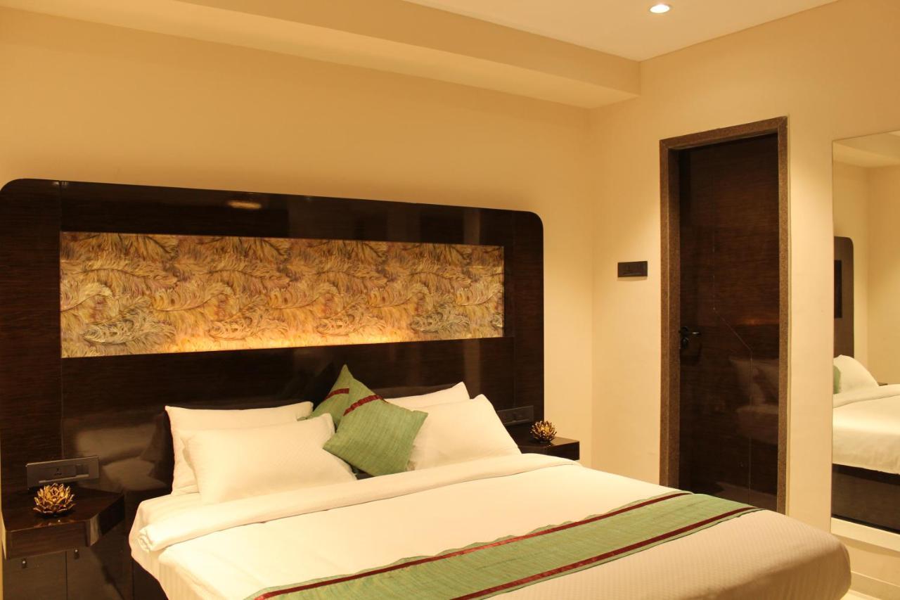 Zip By Spree Hotels Surat Dış mekan fotoğraf
