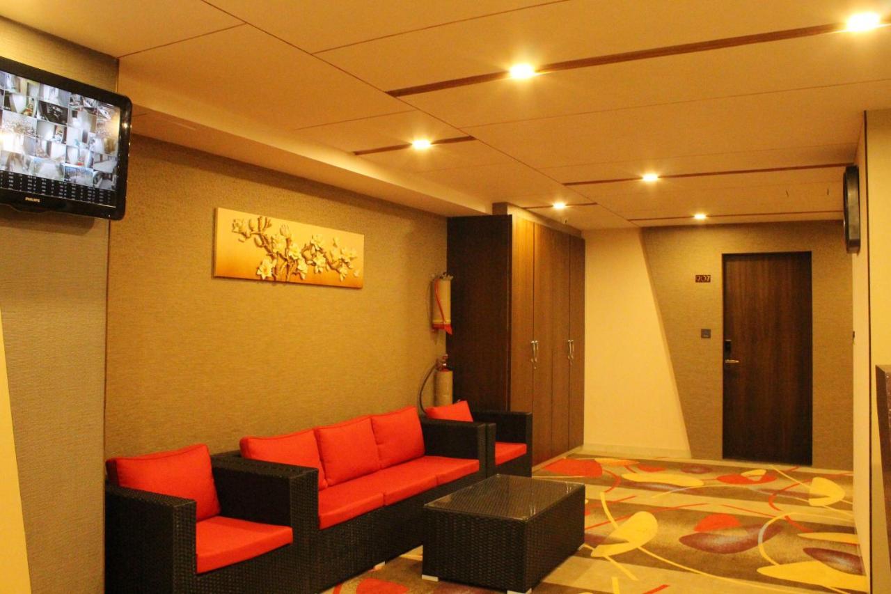 Zip By Spree Hotels Surat Dış mekan fotoğraf