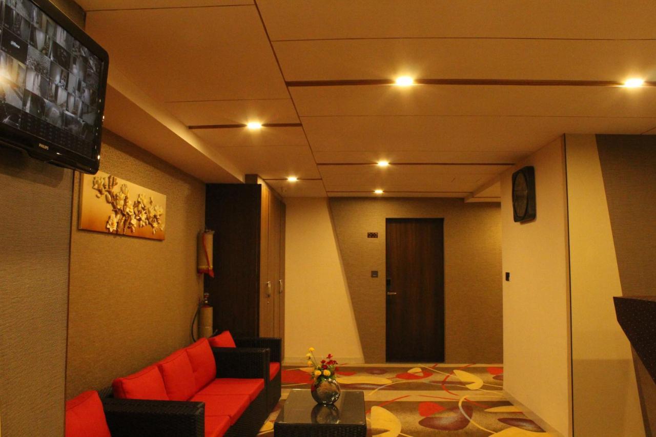 Zip By Spree Hotels Surat Dış mekan fotoğraf