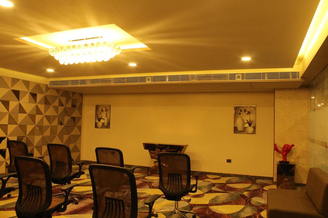 Zip By Spree Hotels Surat Dış mekan fotoğraf