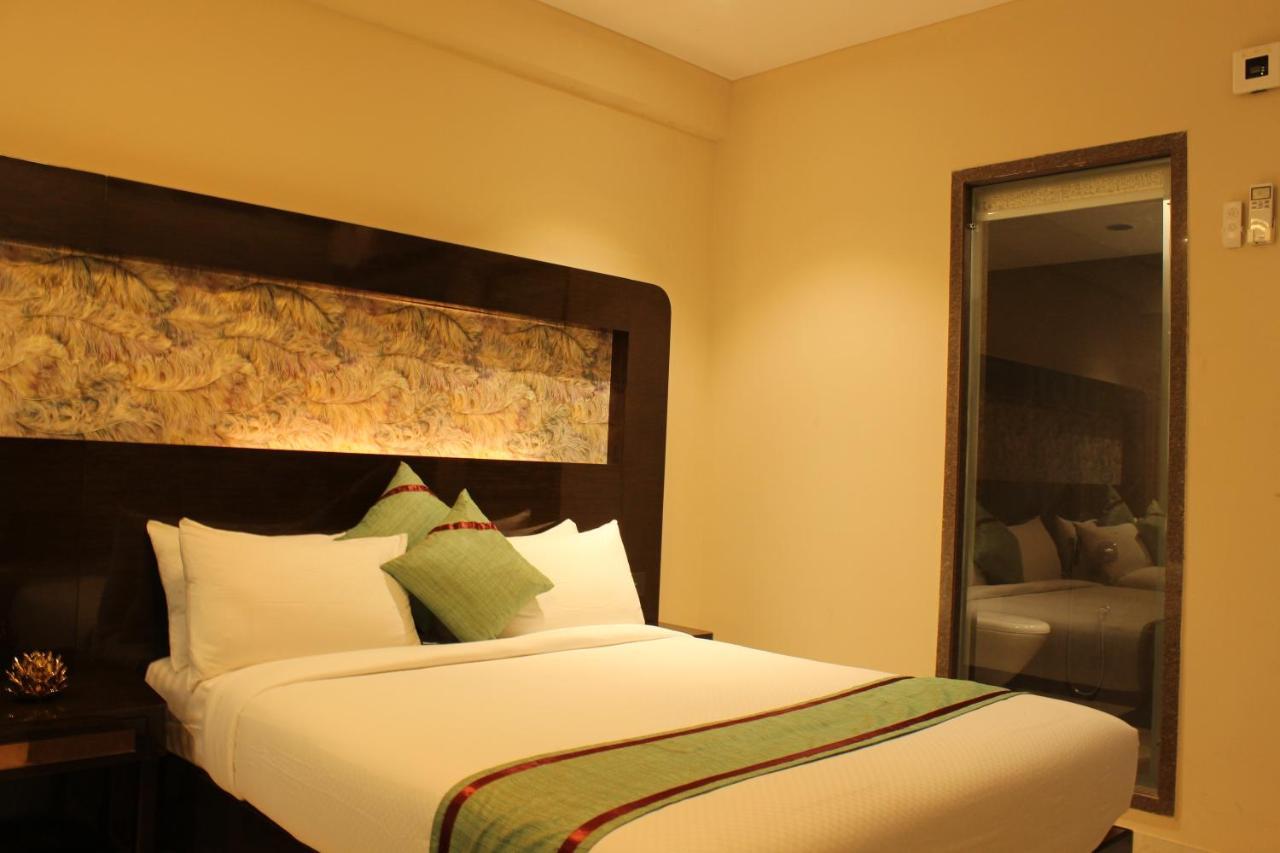 Zip By Spree Hotels Surat Dış mekan fotoğraf
