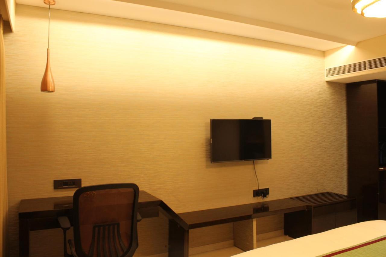 Zip By Spree Hotels Surat Dış mekan fotoğraf