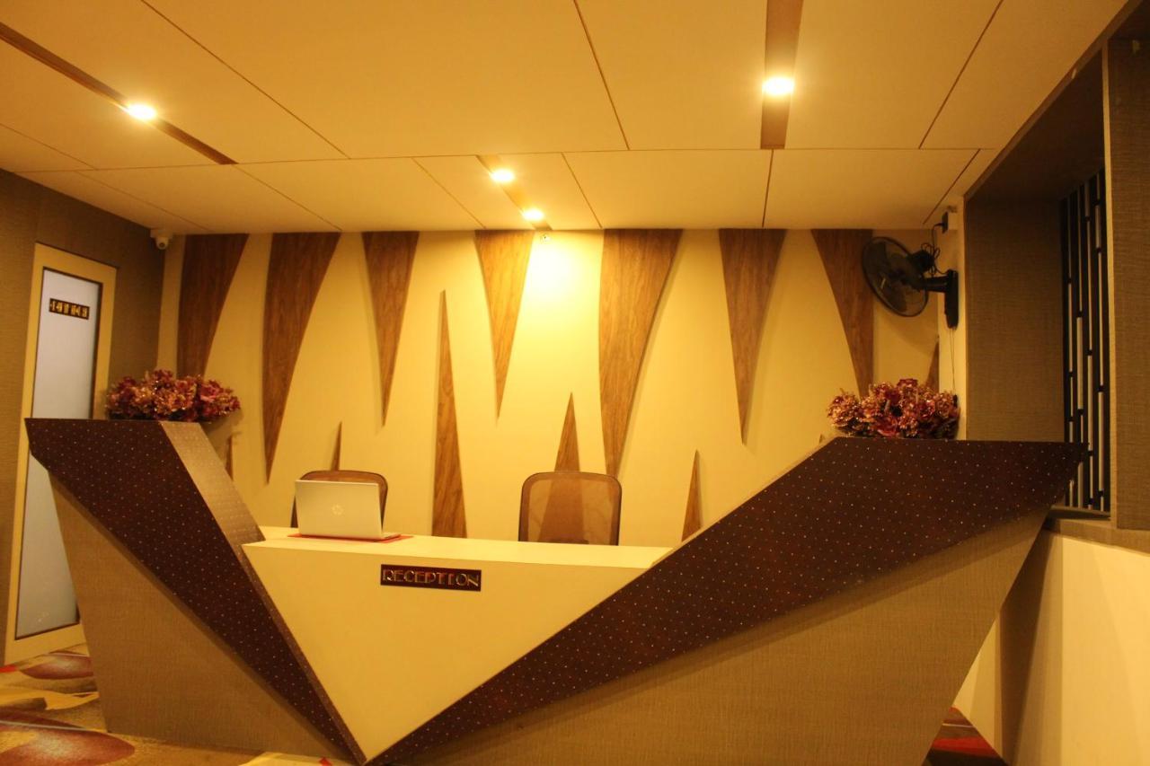 Zip By Spree Hotels Surat Dış mekan fotoğraf