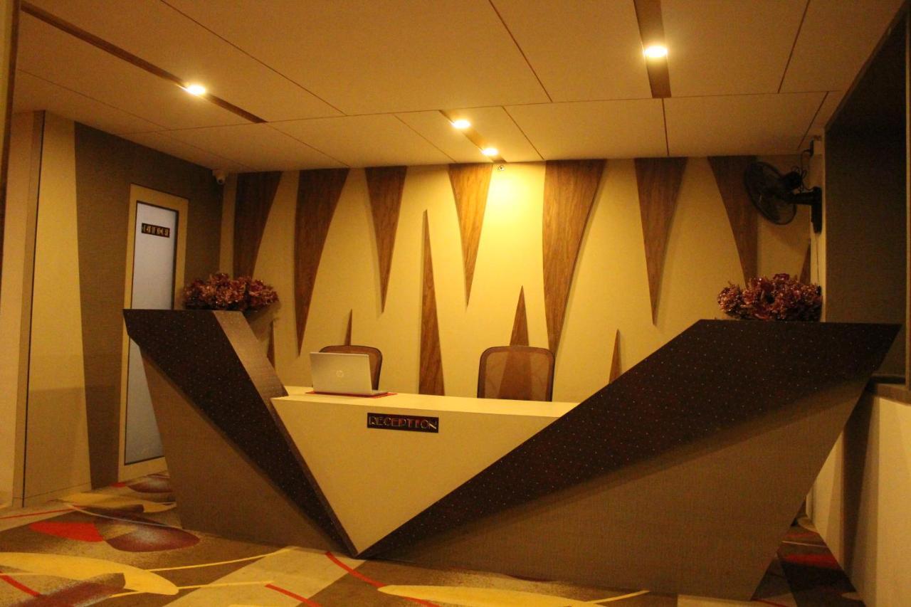 Zip By Spree Hotels Surat Dış mekan fotoğraf