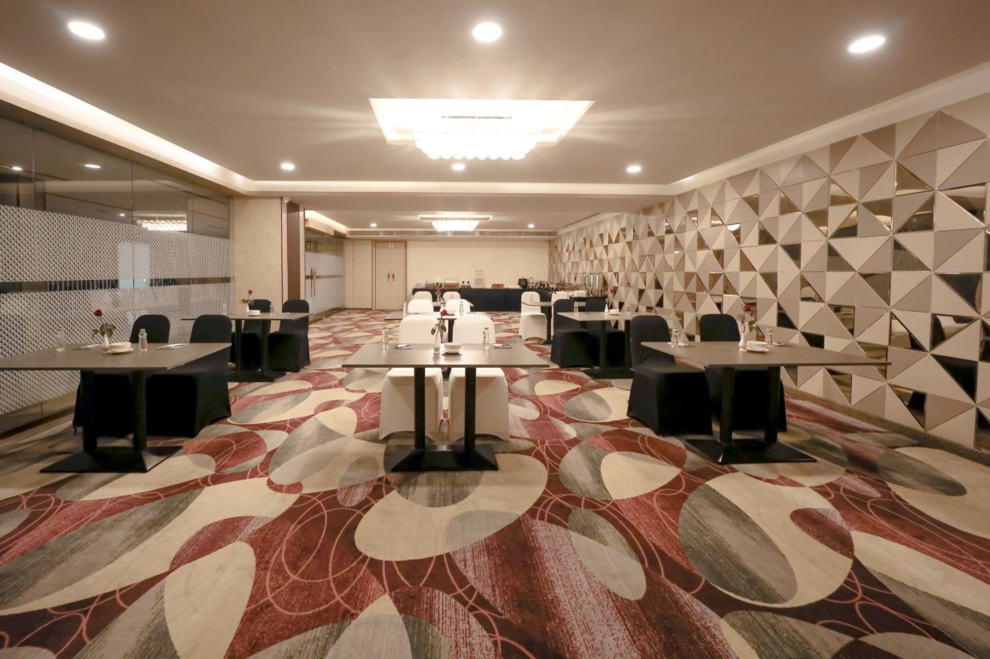 Zip By Spree Hotels Surat Dış mekan fotoğraf