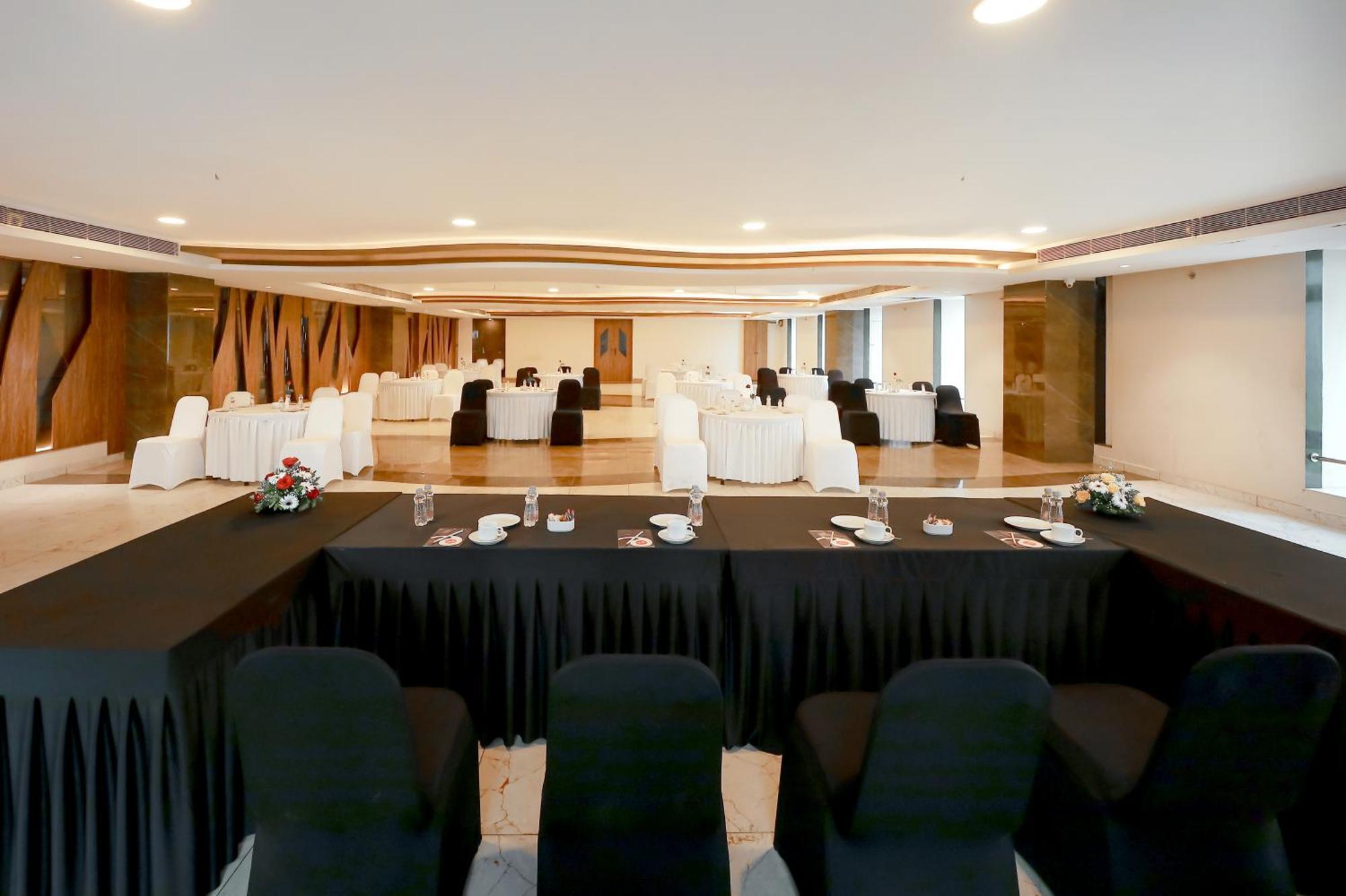 Zip By Spree Hotels Surat Dış mekan fotoğraf