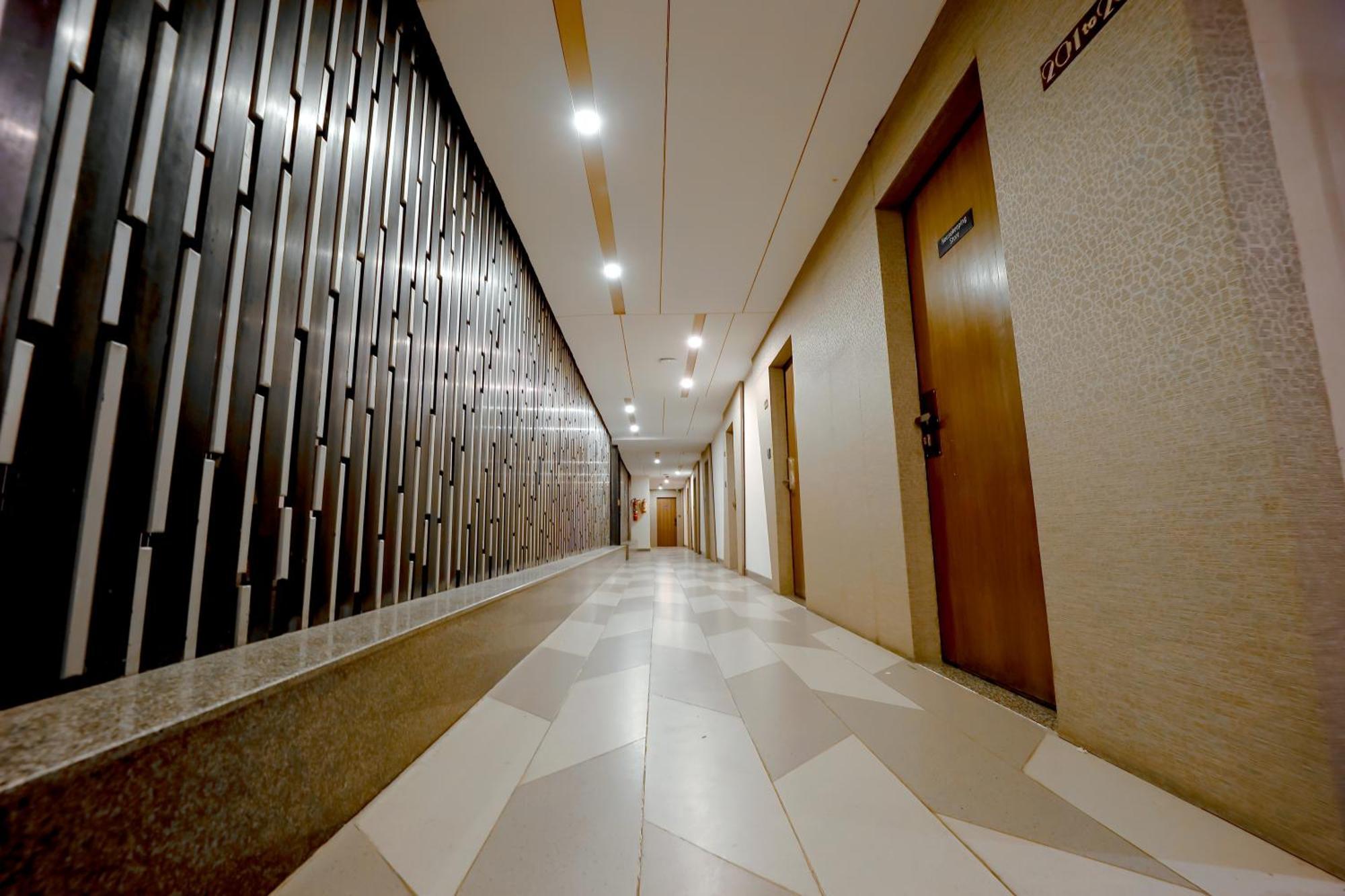 Zip By Spree Hotels Surat Dış mekan fotoğraf