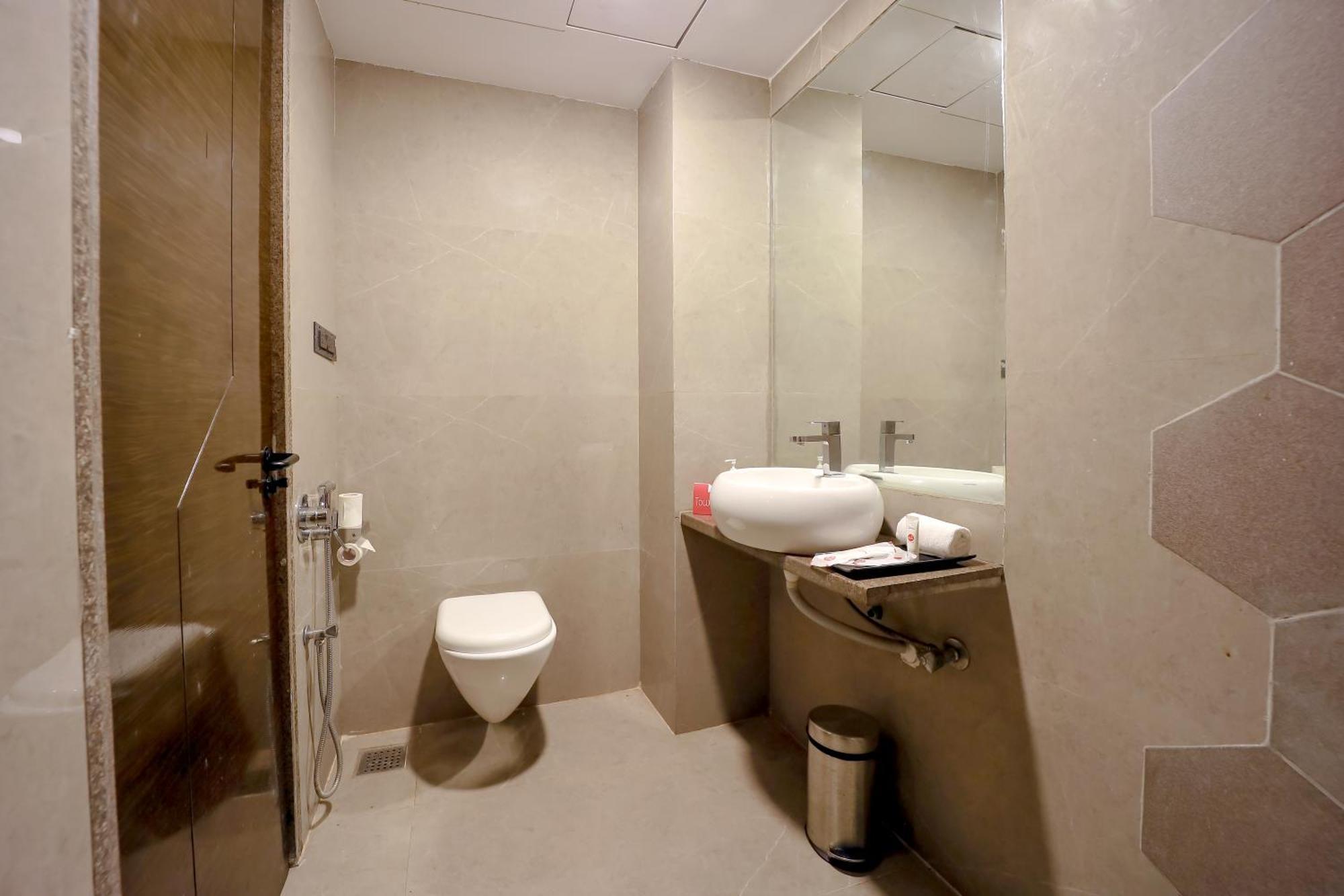 Zip By Spree Hotels Surat Dış mekan fotoğraf