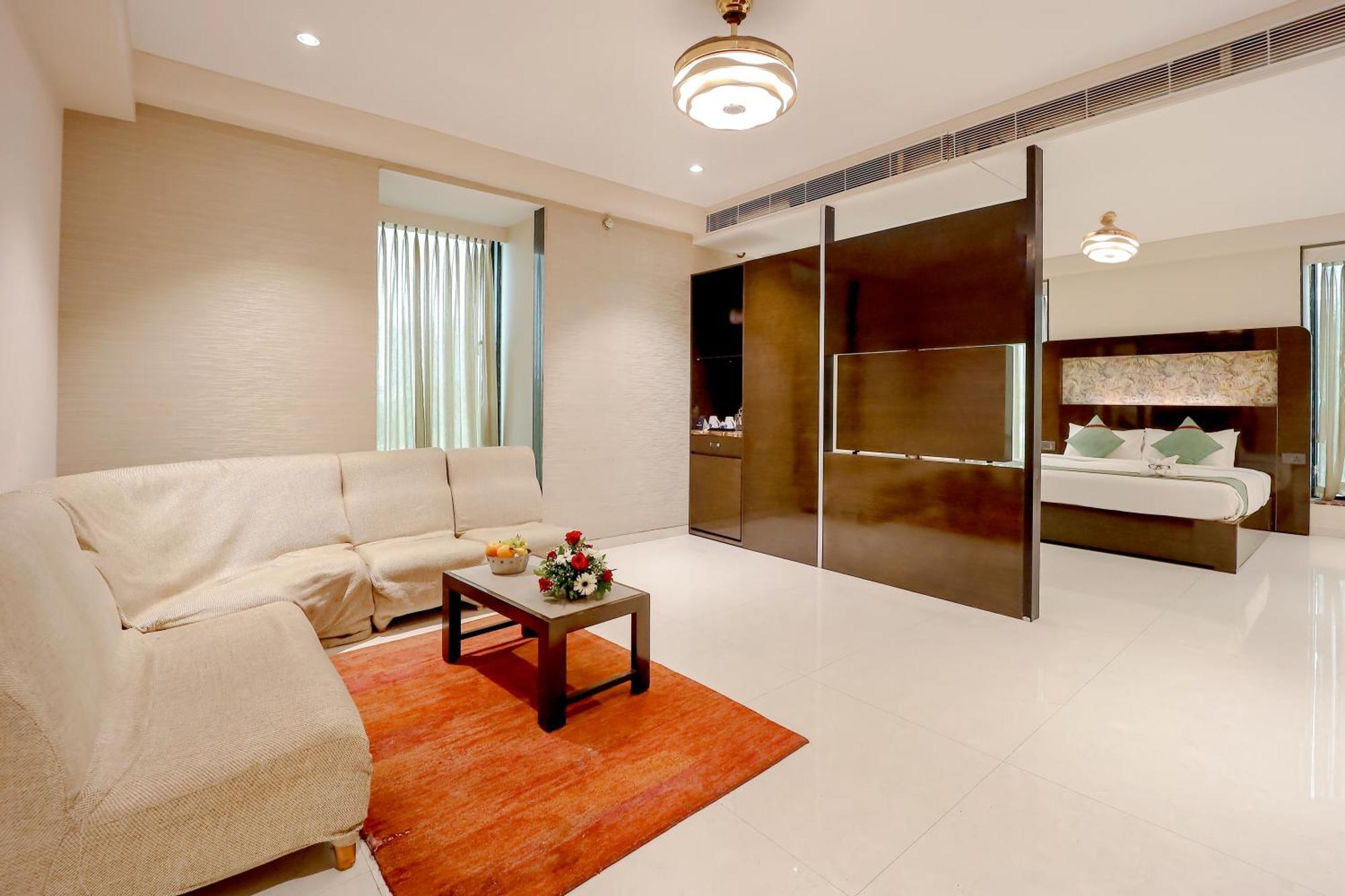 Zip By Spree Hotels Surat Dış mekan fotoğraf