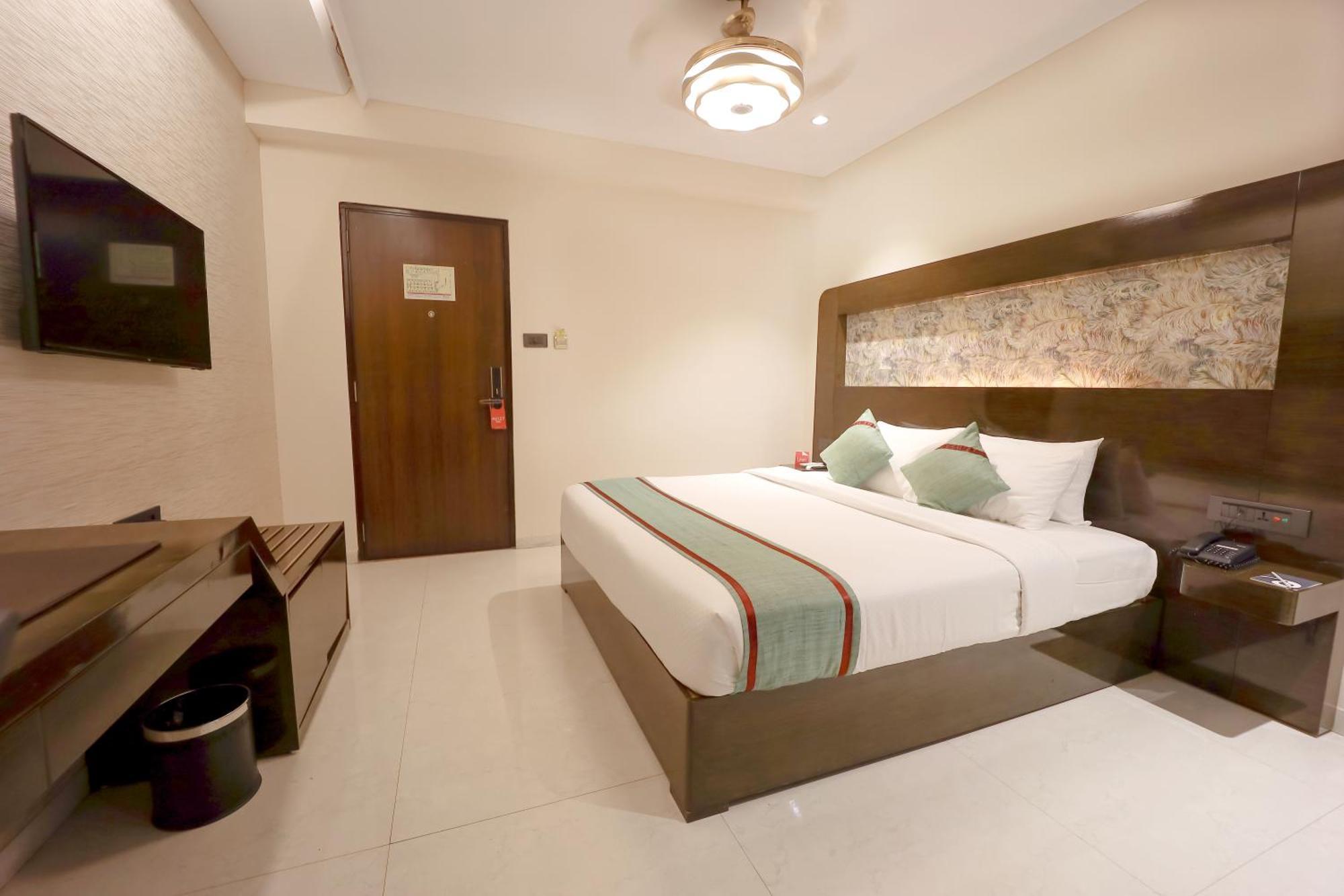 Zip By Spree Hotels Surat Dış mekan fotoğraf