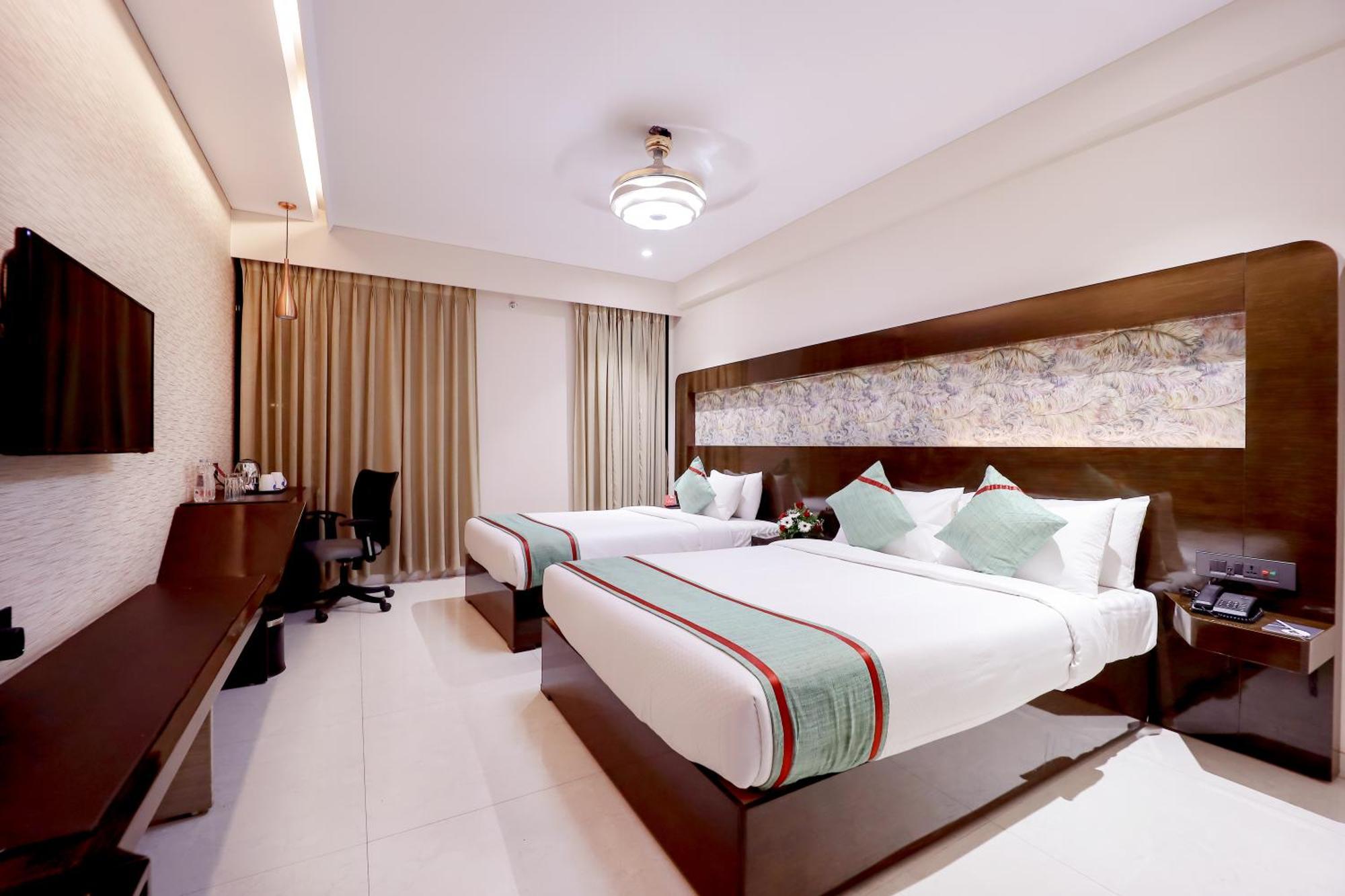 Zip By Spree Hotels Surat Dış mekan fotoğraf