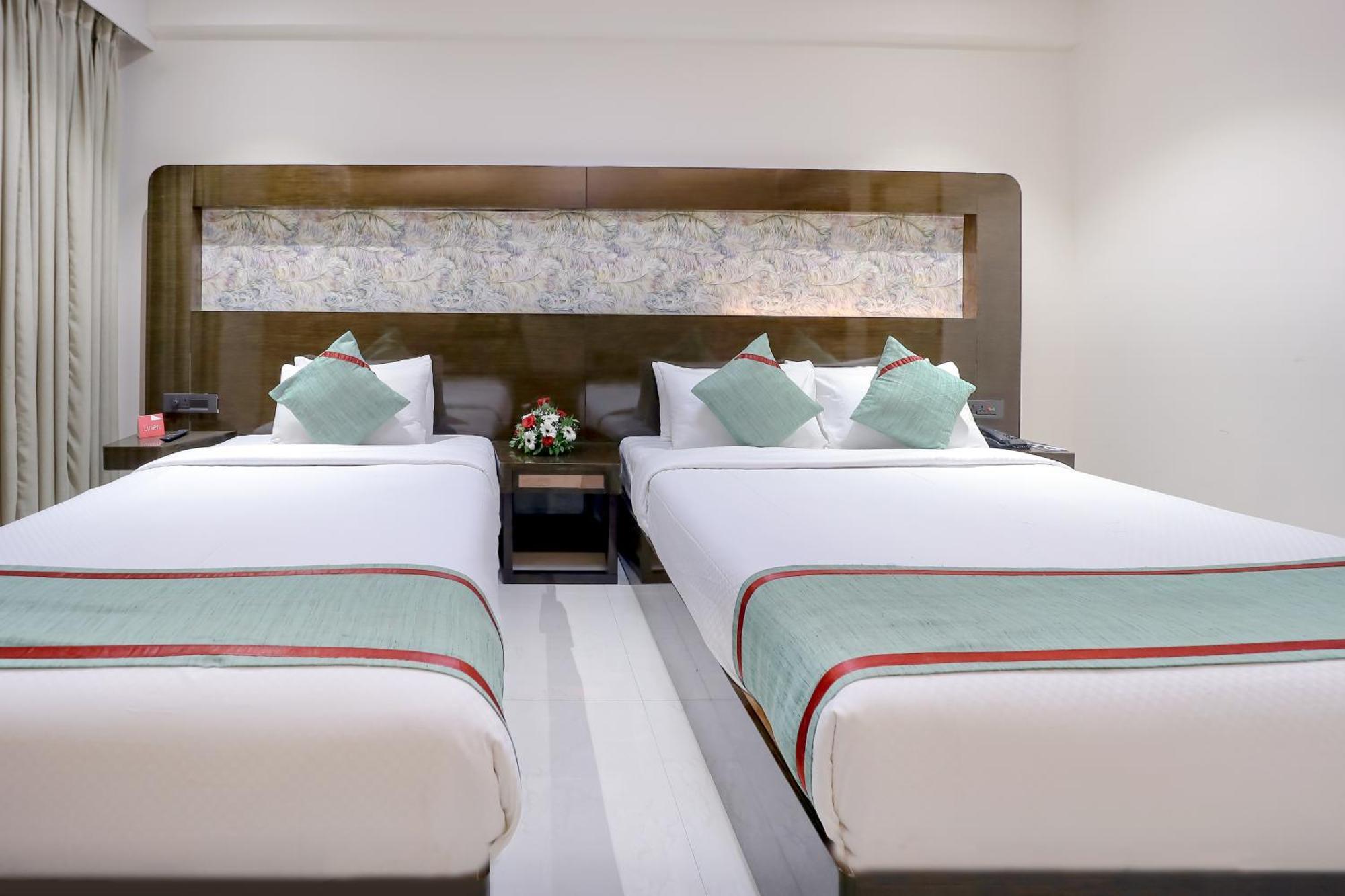 Zip By Spree Hotels Surat Dış mekan fotoğraf