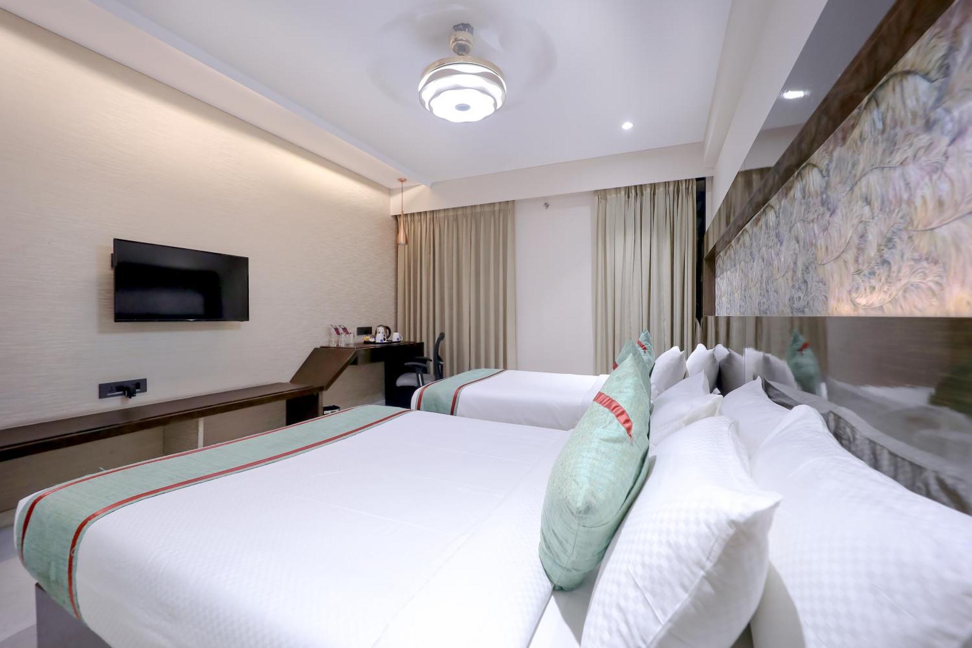 Zip By Spree Hotels Surat Dış mekan fotoğraf