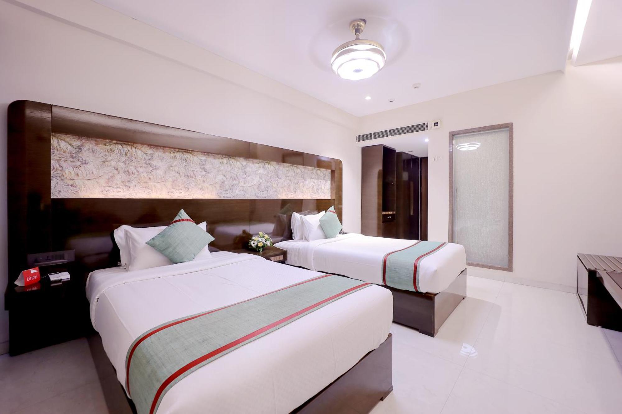 Zip By Spree Hotels Surat Dış mekan fotoğraf