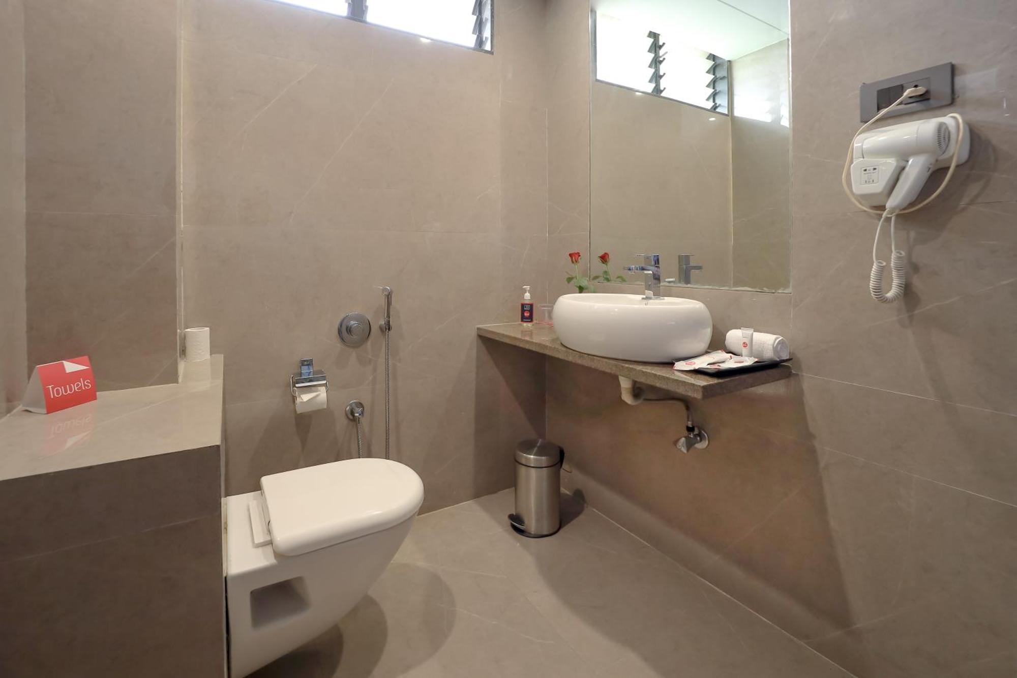 Zip By Spree Hotels Surat Dış mekan fotoğraf