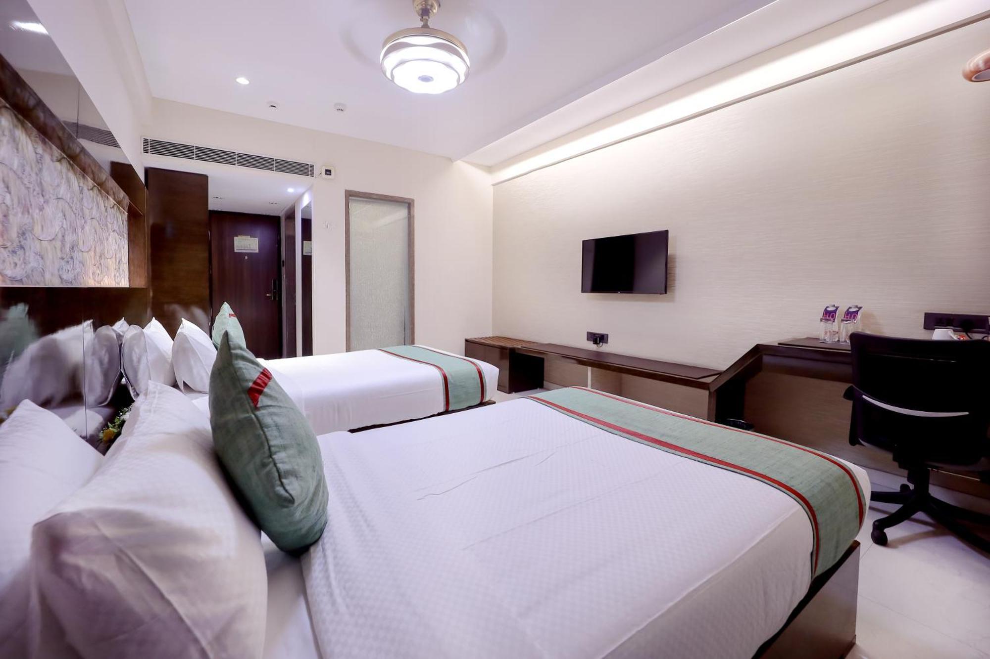 Zip By Spree Hotels Surat Dış mekan fotoğraf