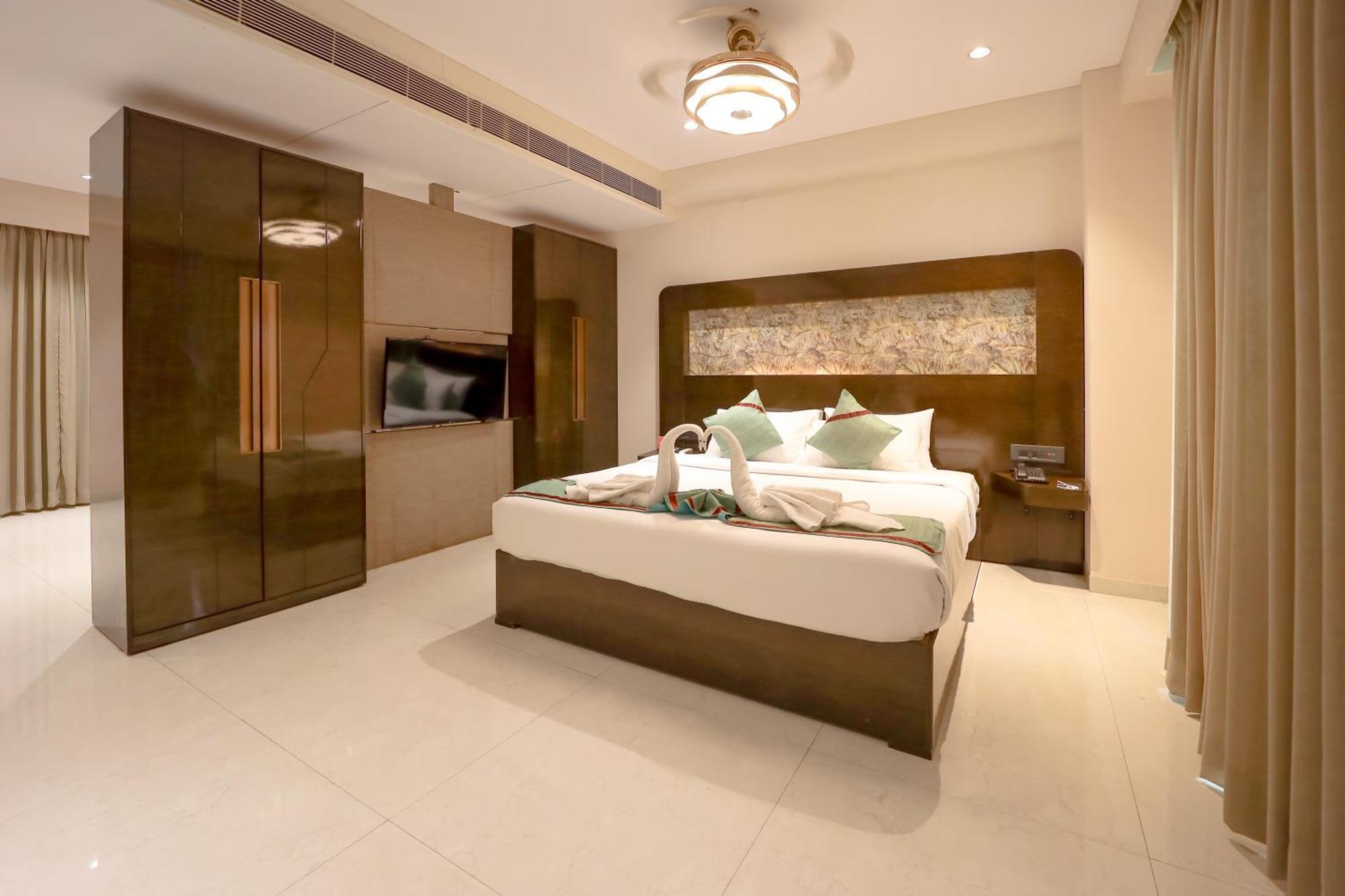 Zip By Spree Hotels Surat Dış mekan fotoğraf