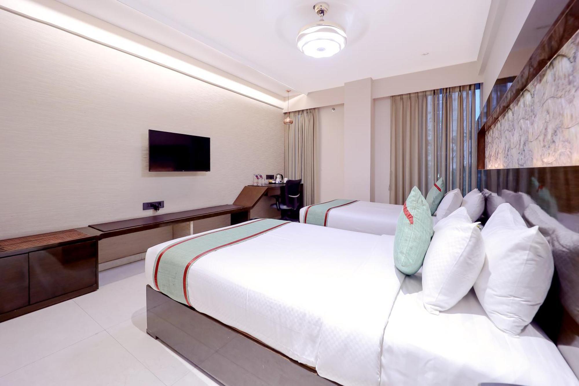 Zip By Spree Hotels Surat Dış mekan fotoğraf